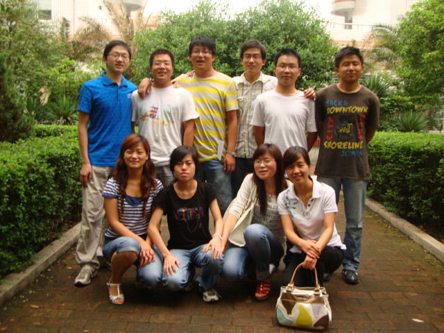 被录取为研究生的学生合影(部分在校的学生)